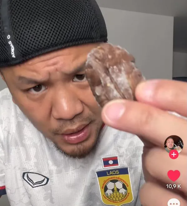 Créateur goûtant une mini glace Mister Nutz